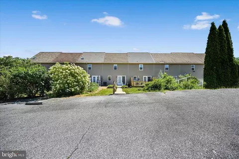 Exterior - 48 Pennwick Dr, Lititz, PA 17543 photo 6 of 6