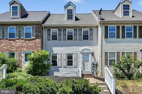 Exterior - 48 Pennwick Dr, Lititz, PA 17543 photo 2 of 6