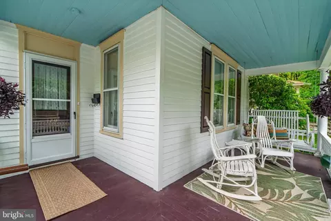 Exterior - 120 W Lemon St, Lititz, PA 17543 photo 6 of 11