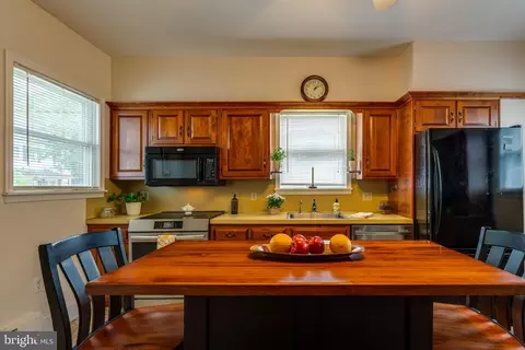 Kitchen - 120 W Lemon St, Lititz, PA 17543 photo 1 of 3