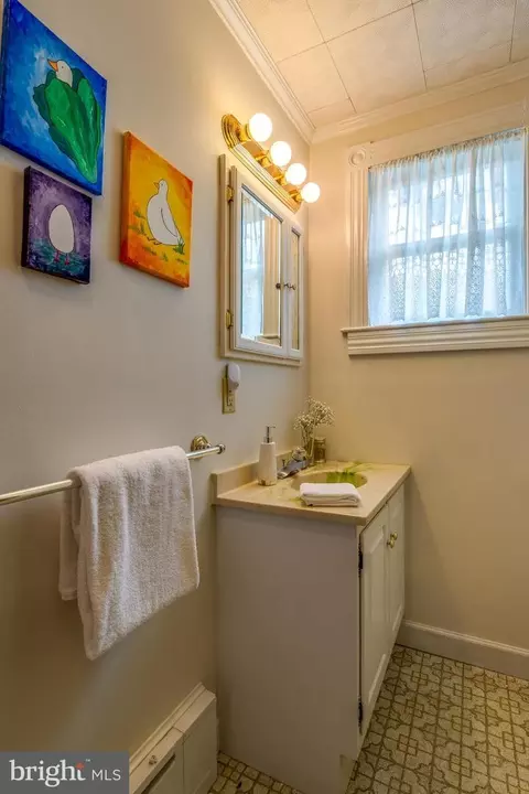 Bath - 120 W Lemon St, Lititz, PA 17543 photo 3 of 6