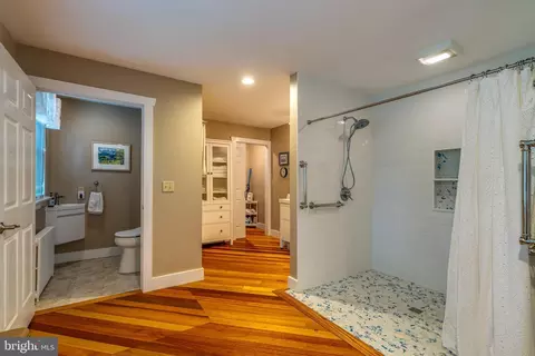 Bath - 120 W Lemon St, Lititz, PA 17543 photo 5 of 6