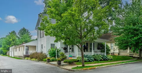 Exterior - 120 W Lemon St, Lititz, PA 17543 photo 4 of 11