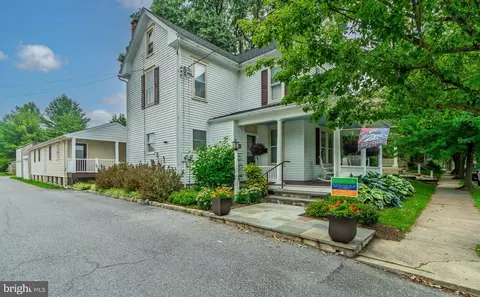 Exterior - 120 W Lemon St, Lititz, PA 17543 photo 5 of 11