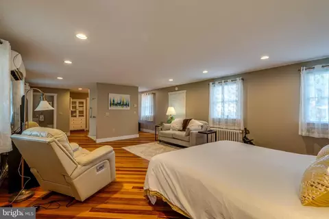 Bedroom - 120 W Lemon St, Lititz, PA 17543 photo 8 of 9