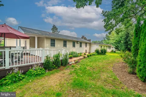 Exterior - 120 W Lemon St, Lititz, PA 17543 photo 9 of 11