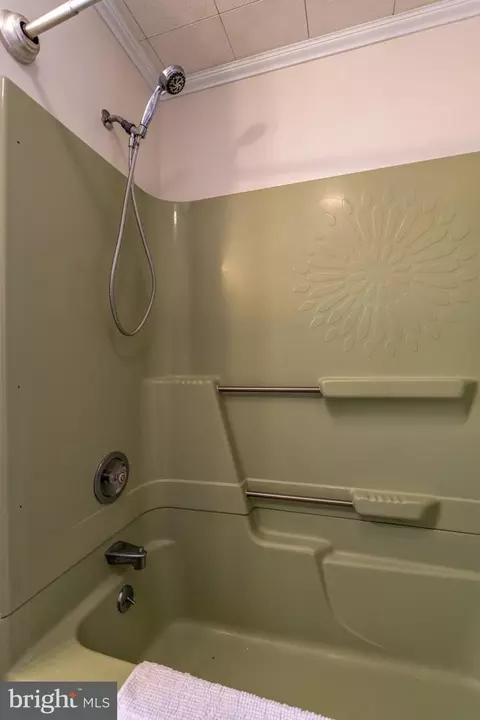 Bath - 120 W Lemon St, Lititz, PA 17543 photo 4 of 6