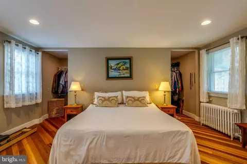 Bedroom - 120 W Lemon St, Lititz, PA 17543 photo 7 of 9