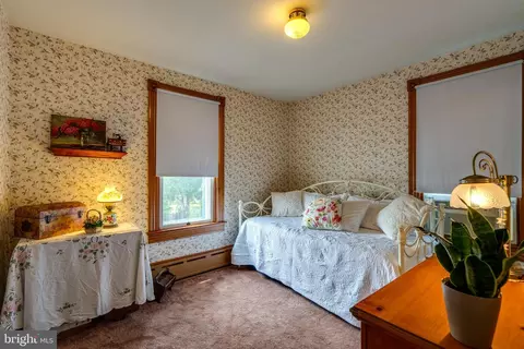 Bedroom - 120 W Lemon St, Lititz, PA 17543 photo 3 of 9