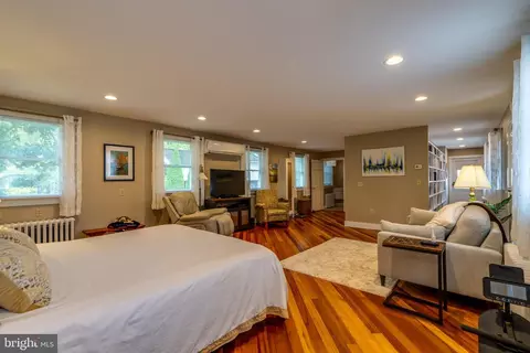 Bedroom - 120 W Lemon St, Lititz, PA 17543 photo 9 of 9