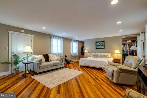 Bedroom - 120 W Lemon St, Lititz, PA 17543 photo 6 of 9