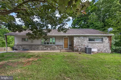 44 Peacock Dr, Lancaster, PA 17601