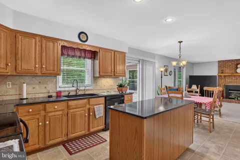 Kitchen - 13 Diane Ave, Lititz, PA 17543 photo 2 of 4