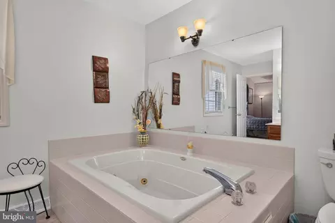 Bath - 13 Diane Ave, Lititz, PA 17543 photo 3 of 5