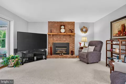Living - 13 Diane Ave, Lititz, PA 17543 photo 1 of 1