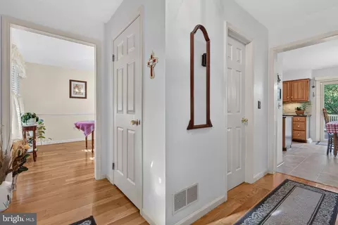 Entry Way - 13 Diane Ave, Lititz, PA 17543 photo 2 of 3