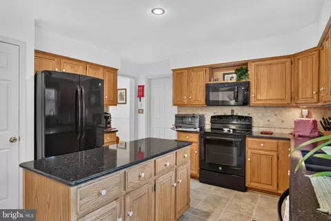 Kitchen - 13 Diane Ave, Lititz, PA 17543 photo 3 of 4
