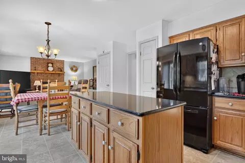 Kitchen - 13 Diane Ave, Lititz, PA 17543 photo 4 of 4