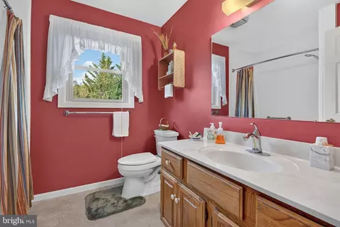 Bath - 13 Diane Ave, Lititz, PA 17543 photo 5 of 5