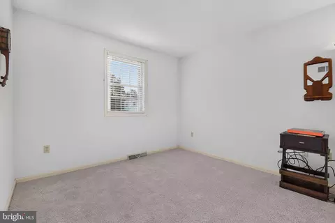 Bedroom - 13 Diane Ave, Lititz, PA 17543 photo 4 of 7