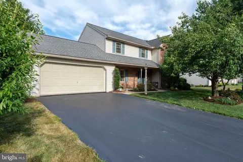 13 Diane Ave, Lititz, PA 17543
