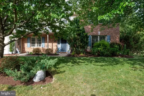 Exterior - 13 Diane Ave, Lititz, PA 17543 photo 2 of 9