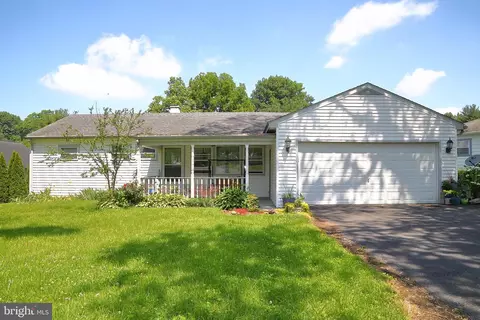 68 Pilgrim Dr, Lancaster, PA 17603