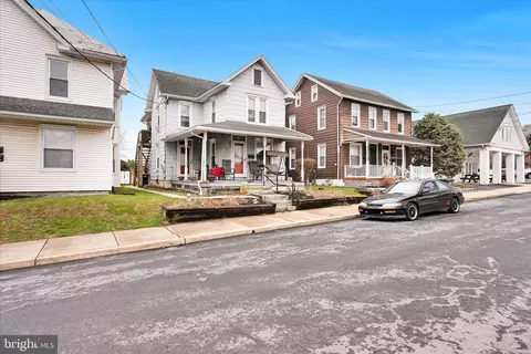 28 S Roberts Ave, New Holland, PA 17557