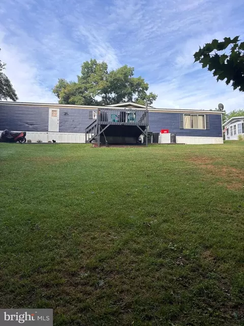 8 E Pearl Dr, Lititz, PA 17543 photo 2