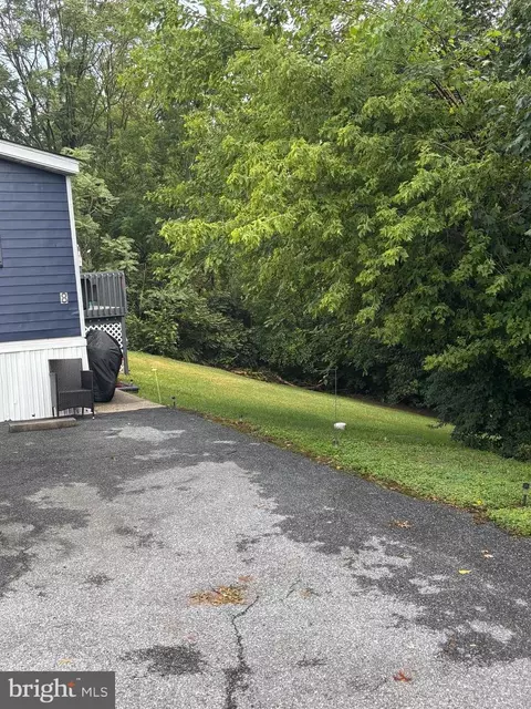 8 E Pearl Dr, Lititz, PA 17543 photo 11