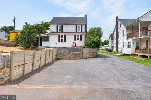 Exterior - 990 Maple St, Lititz, PA 17543 photo 7 of 7