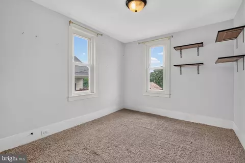 Bedroom - 990 Maple St, Lititz, PA 17543 photo 6 of 6