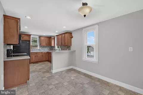 Entry Way - 990 Maple St, Lititz, PA 17543 photo 2 of 5