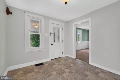 Entry Way - 990 Maple St, Lititz, PA 17543 photo 3 of 5