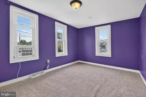 Bedroom - 990 Maple St, Lititz, PA 17543 photo 4 of 6