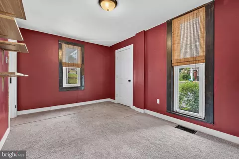 Bedroom - 990 Maple St, Lititz, PA 17543 photo 1 of 6