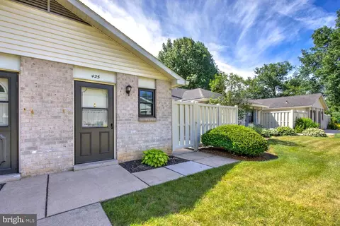 425 Valleybrook Dr, Lancaster, PA 17601