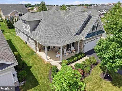 1063 Presidents Dr, Lititz, PA 17543