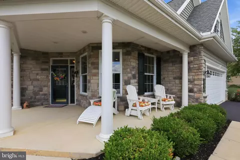 Exterior - 1063 Presidents Dr, Lititz, PA 17543 photo 3 of 8