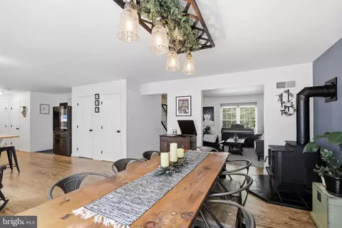 Entry Way - 230 Cambridge Ln, Lititz, PA 17543 photo 3 of 8