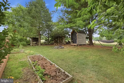 Exterior - 230 Cambridge Ln, Lititz, PA 17543 photo 11 of 13