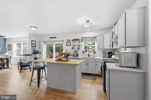 Kitchen - 230 Cambridge Ln, Lititz, PA 17543 photo 4 of 4
