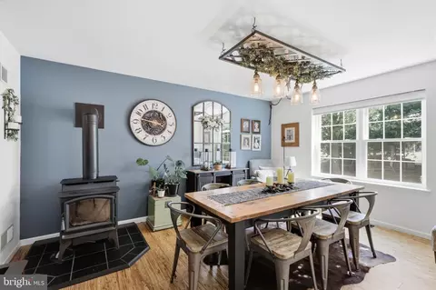 Dining - 230 Cambridge Ln, Lititz, PA 17543 photo 2 of 3