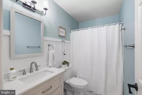 Bath - 230 Cambridge Ln, Lititz, PA 17543 photo 3 of 3