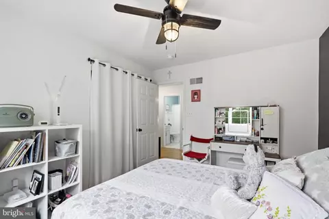 Bedroom - 230 Cambridge Ln, Lititz, PA 17543 photo 5 of 7