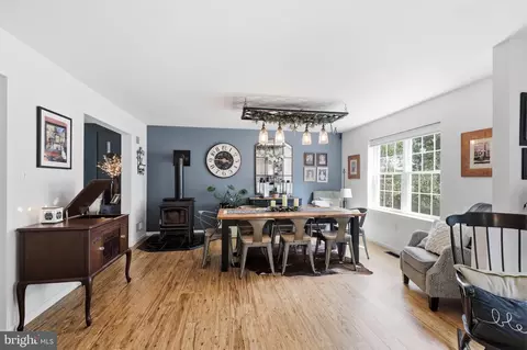 Dining - 230 Cambridge Ln, Lititz, PA 17543 photo 3 of 3