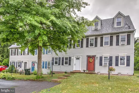 867 Oak St, Denver, PA 17517