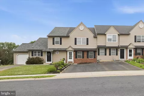 215 Quaking Aspen Ln, Marietta, PA 17547