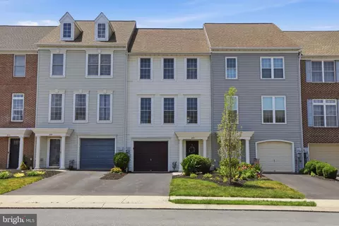 207 Lakeside Xing, Mount Joy, PA 17552