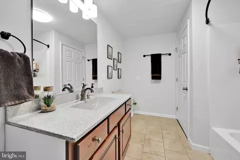 Bath - 403 W 28th Division Hwy, Lititz, PA 17543 photo 2 of 2
